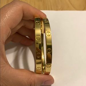 Bundle for two gold bracelets